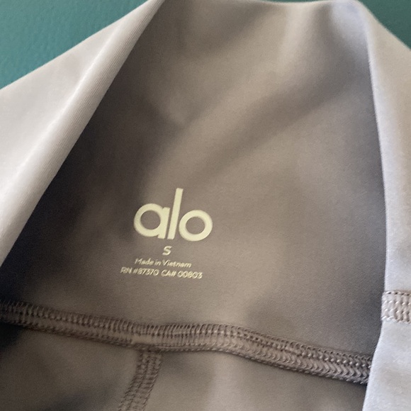 Alo leggings in Fog size Small - Picture 4 of 6